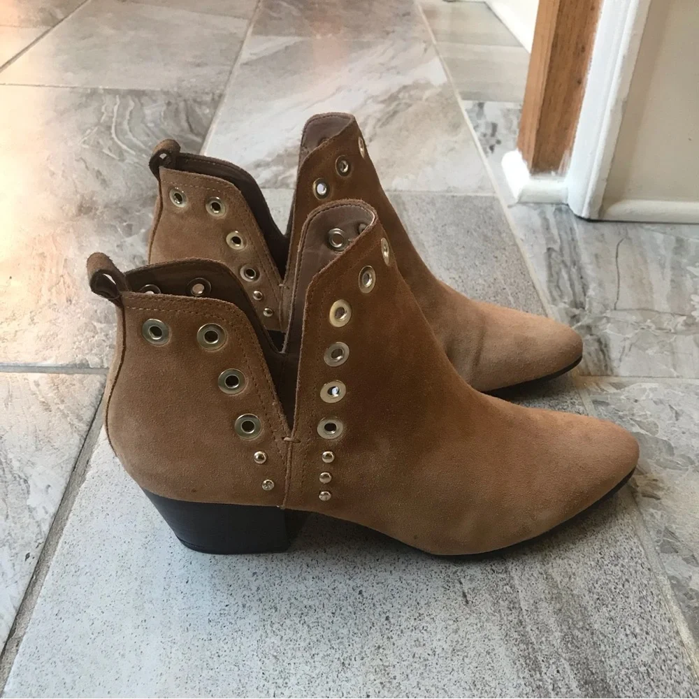 Sam Edelman Rubin Tan Brown Suede Grommet Booties, Size 9.5 Women.